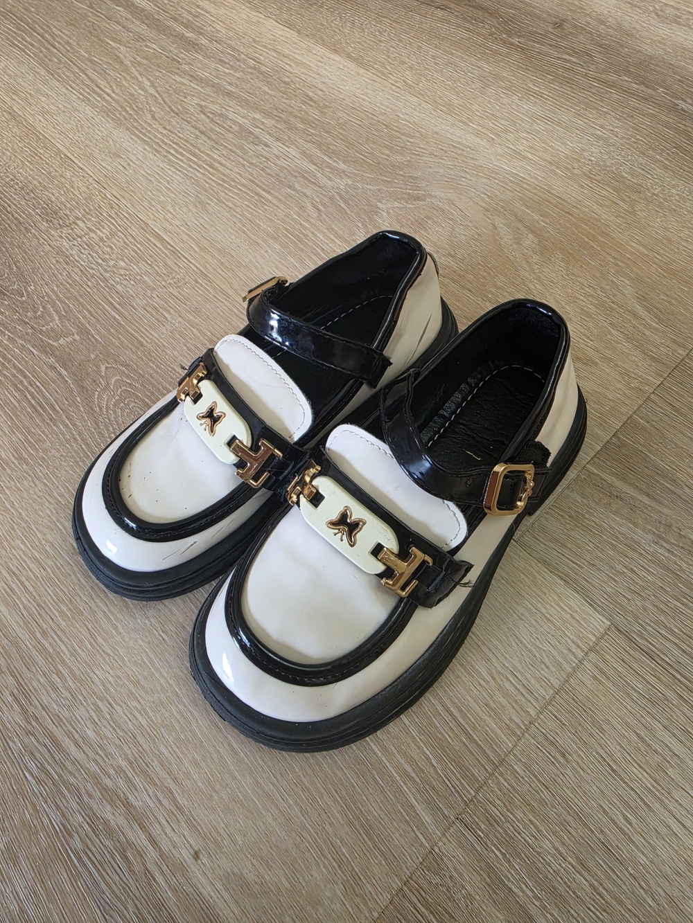 Classic Two-Tone Loafers - Black & Cream